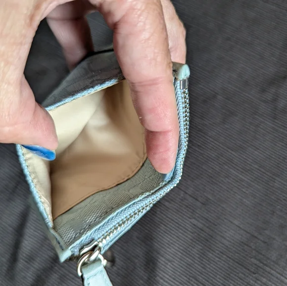 Coach "Hampton" Signature Light Blue Card Holder Key Chain - Picture 2 of 5